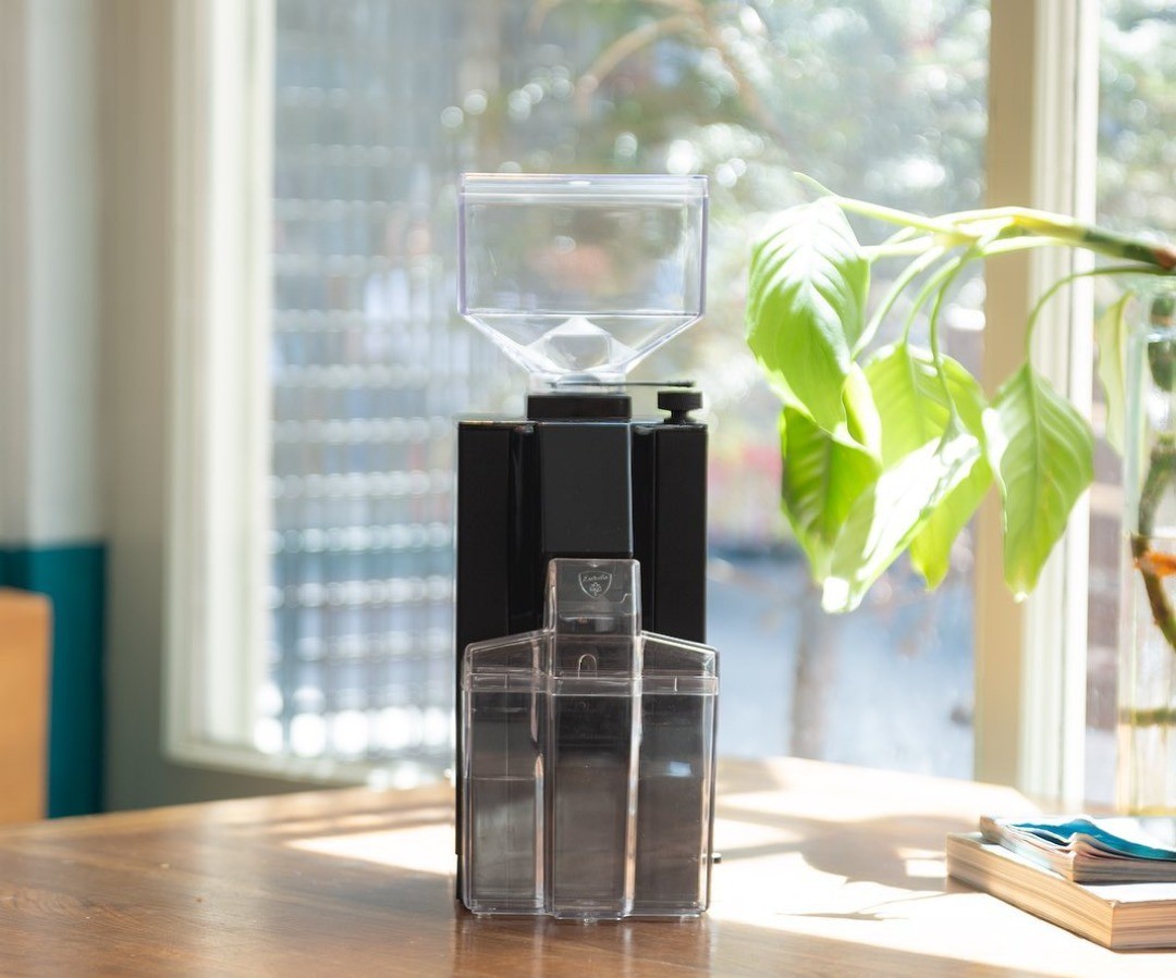 Máy xay cà phê Eureka Mignon Filtro có thiết kế nhỏ gọn, hiện đại